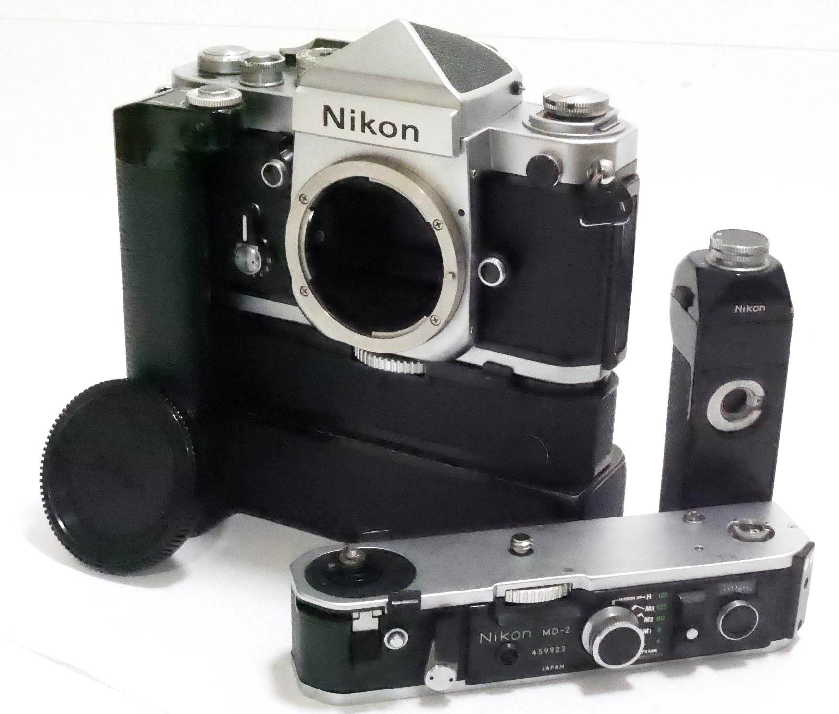 日本製　ニコン Ｆ２ ボディ + MD-3 /MB-1 モータードライブ セット + オマケのMD-2