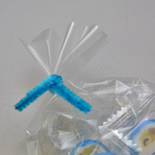 袋詰め（圧着シーラー＋カラーモール留め）