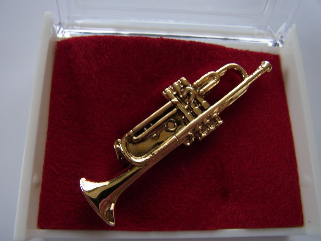 トランペットブローチ お取り寄せ商品 記念品に最適ブローチ 吹奏楽部 ブラスバンド 記念品に