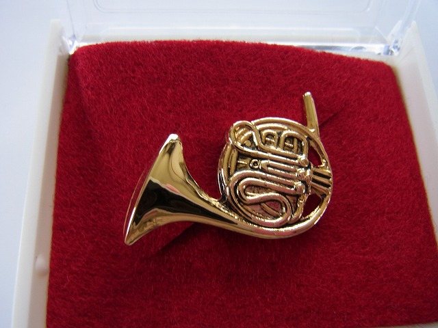 ホルンブローチ お取り寄せ商品 記念品に最適ブローチ 吹奏楽部 ブラスバンド 記念品に