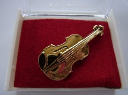 バイオリンブローチ お取り寄せ商品 記念品に最適ブローチ 吹奏楽部 ブラスバンド 記念品に