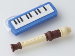 消しゴム 管楽器 ブルー ※お取り寄せ商品 【音楽雑貨 音符・ピアノモチーフ】ト音記号 ピアノ雑貨