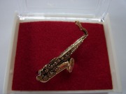 テナーサックスブローチ お取り寄せ商品 記念品に最適ブローチ 吹奏楽部 ブラスバンド 記念品に