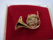 ホルンブローチ お取り寄せ商品 記念品に最適ブローチ 吹奏楽部 ブラスバンド 記念品に