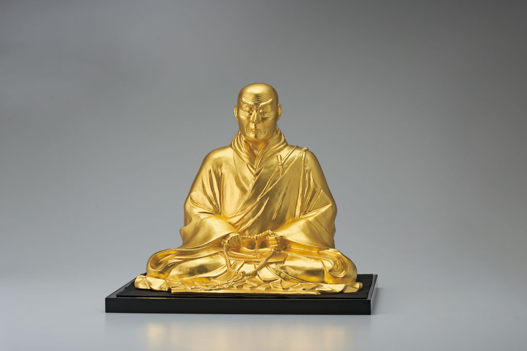 親鸞聖人座像　青銅製・金箔仕上げ