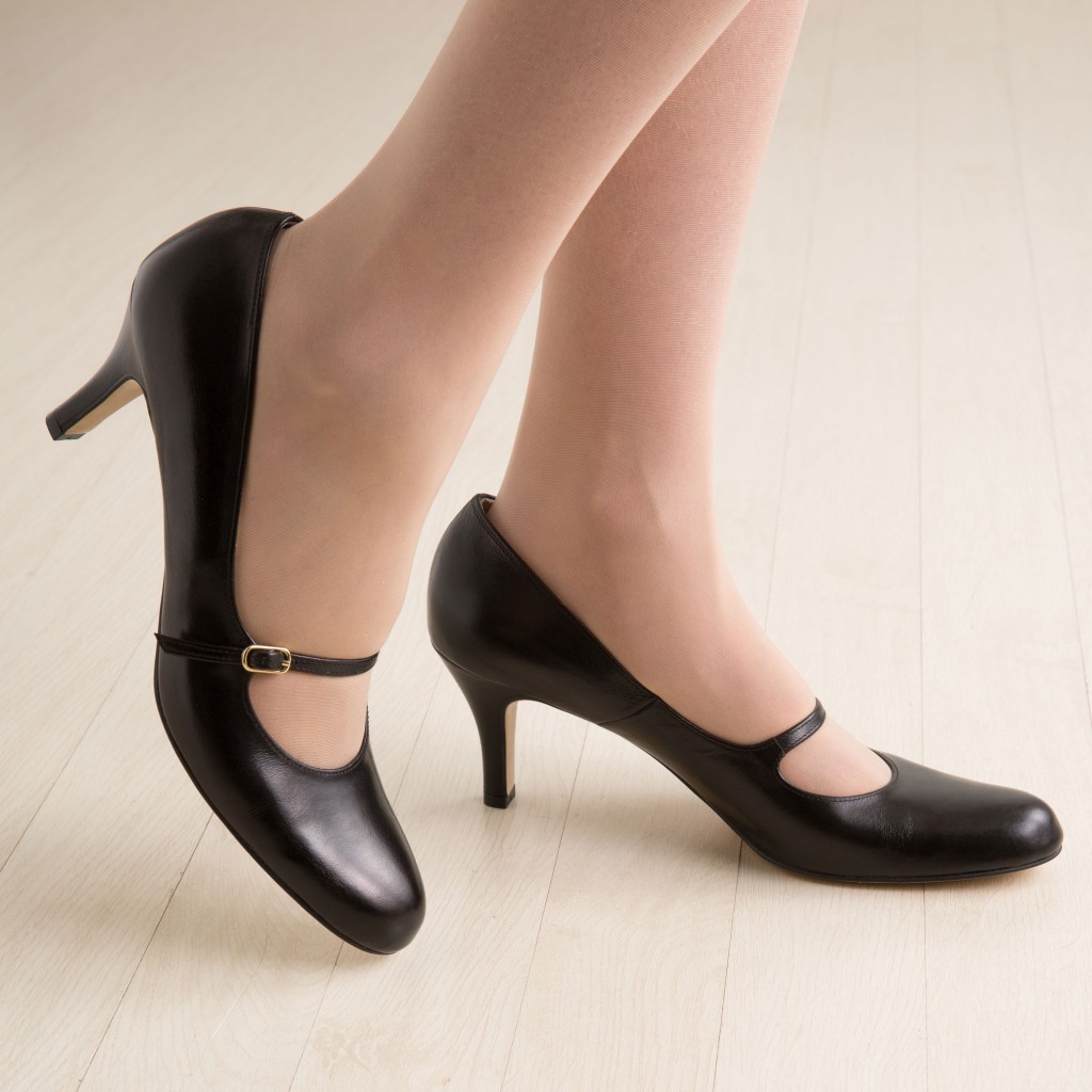 Flo黒モデル着用イメージ(ストッキング)