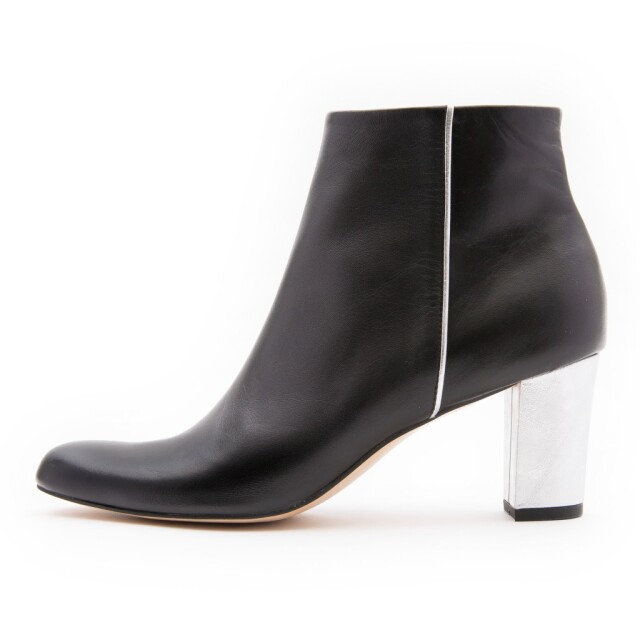 Vicky黒シルバー横