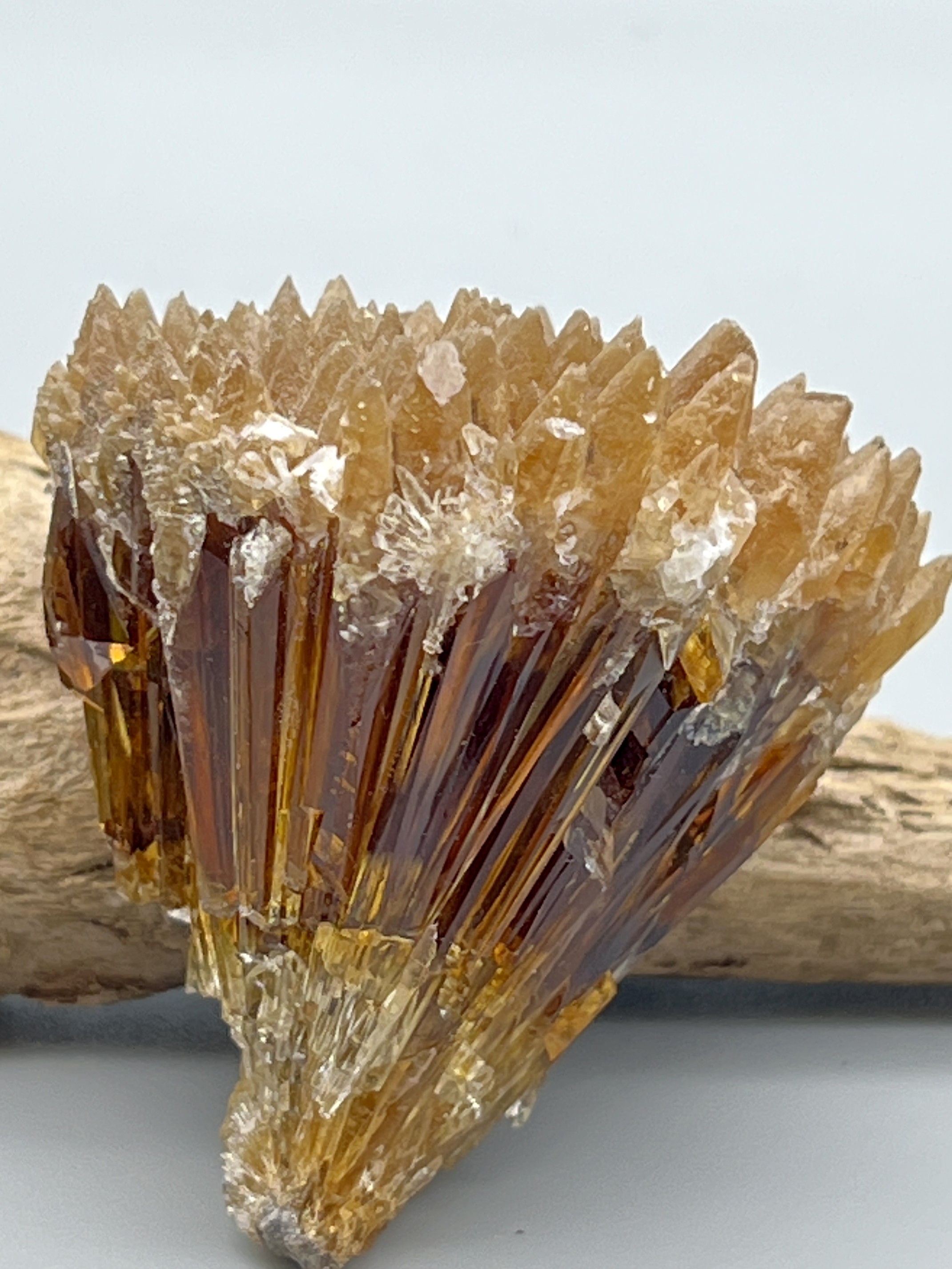 中国貴州省晴隆県産 燐光（りんこう）性カルサイト CAL002