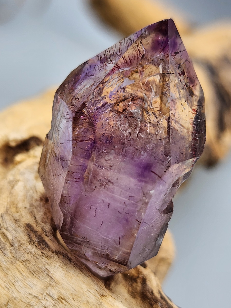 ジンバブエ産アメジストエレスチャル「ガブリエル・レイ」（水入り・セプター） GAB002