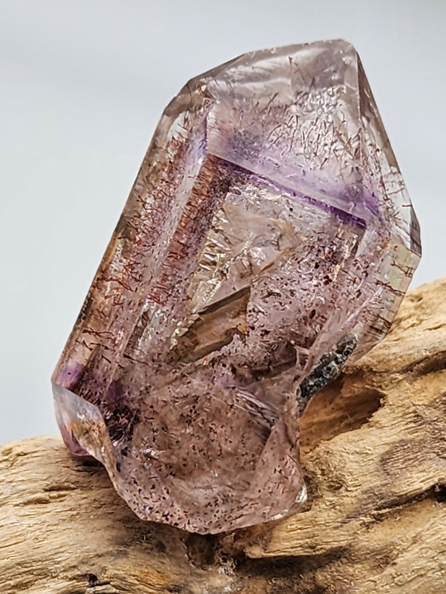 ジンバブエ産アメジストエレスチャル「ガブリエル・レイ」（水入り） GAB003