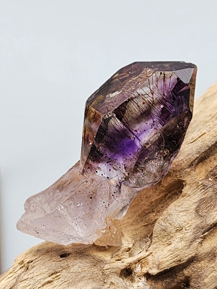 ジンバブエ産アメジストエレスチャル「ガブリエル・レイ」（セプター） GAB036