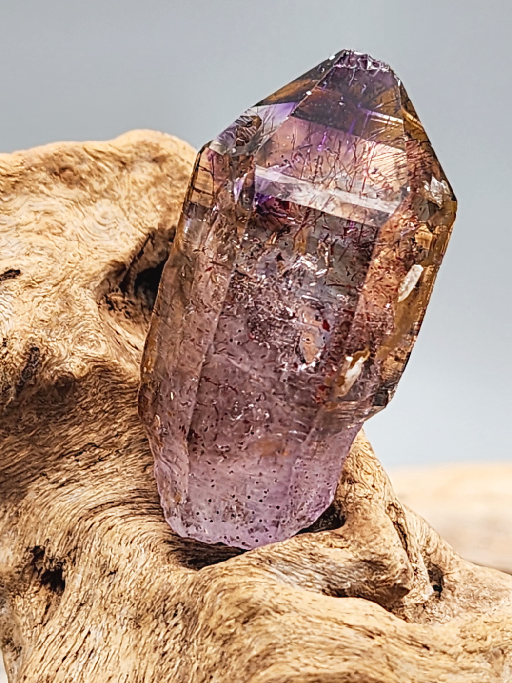 ジンバブエ産アメジストエレスチャル「ガブリエル・レイ」（ファントム） GAB041