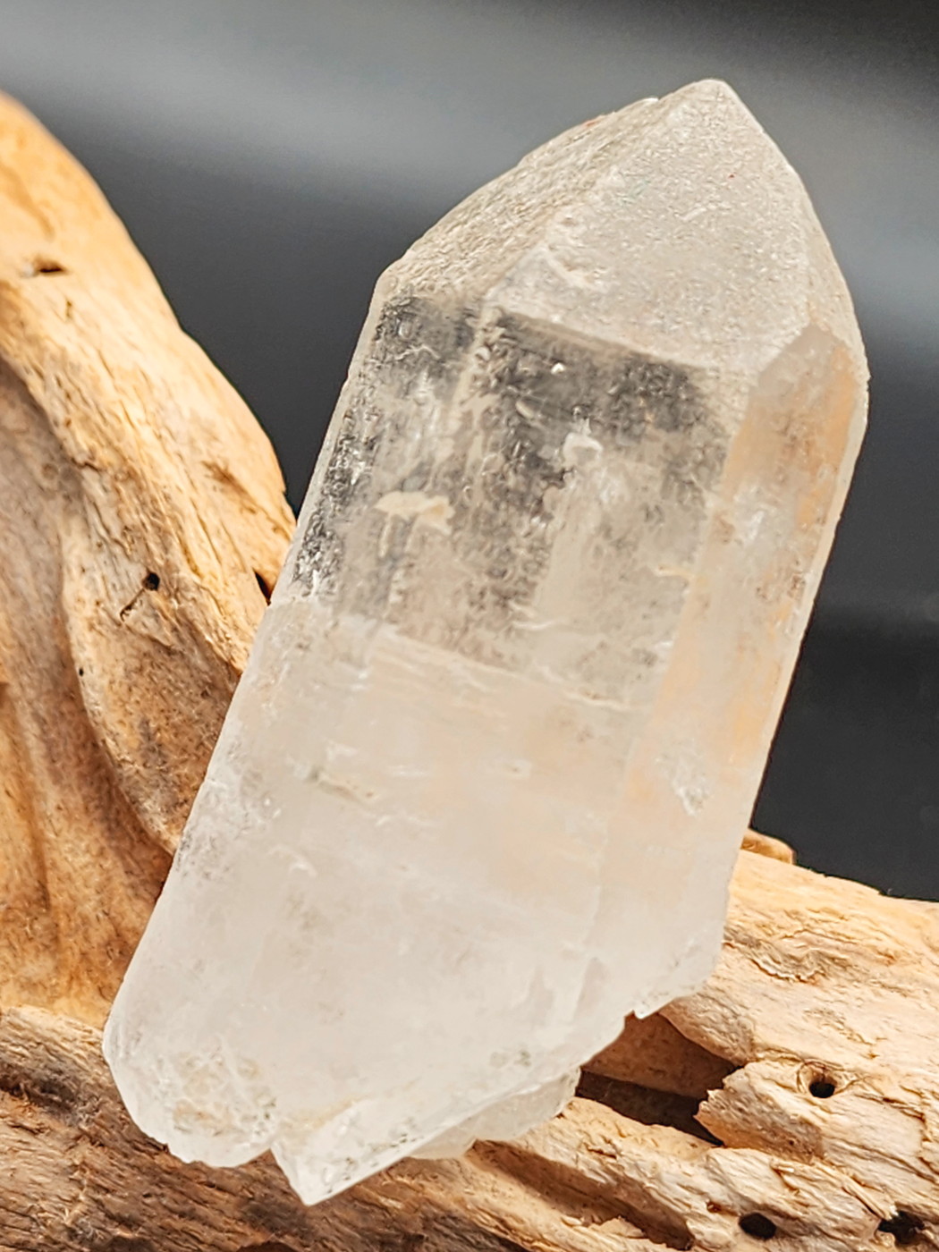 ヒマラヤ水晶ポイント（セルフヒールド） HML010