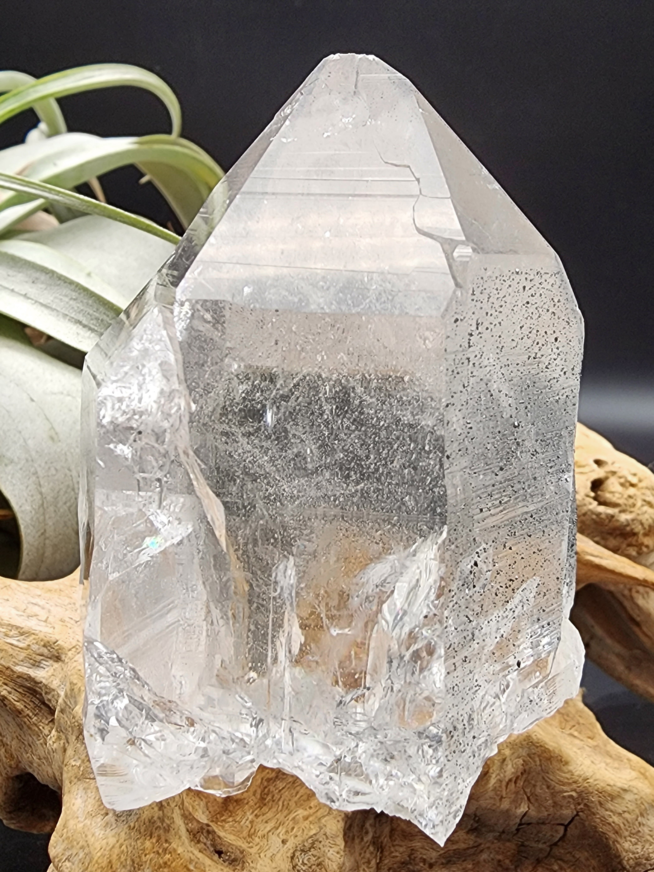 マニハール水晶（カテドラル・レインボウ・鋭錐石） MNH002