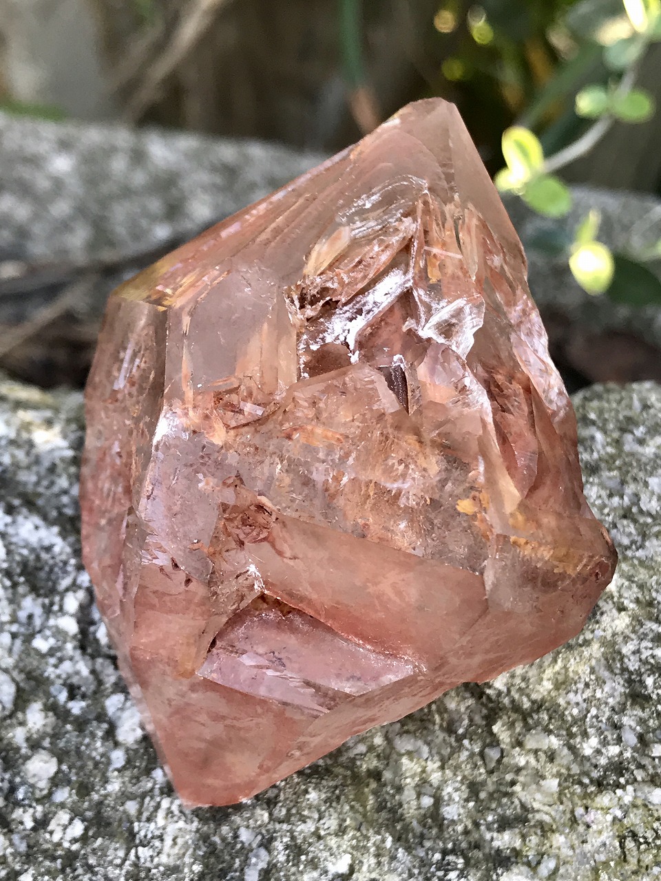 モロッコ・サハラ産フェンスター水晶（ダブルターミネイテッド、レインボウ） MOE001