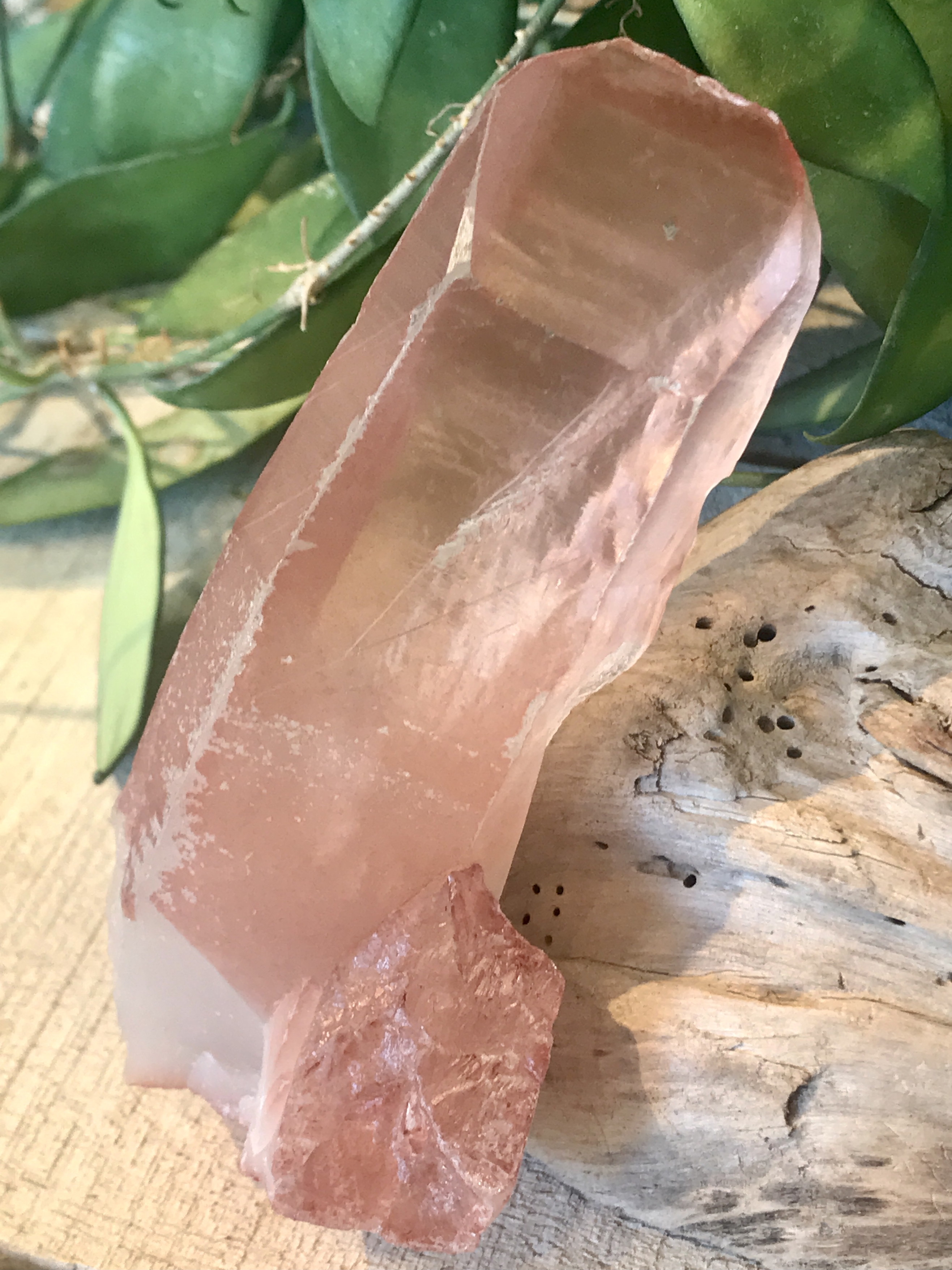 ディアマンティーナ産ディープピンクレムリアン Plm005 Casa Lotus Crystal Lodge