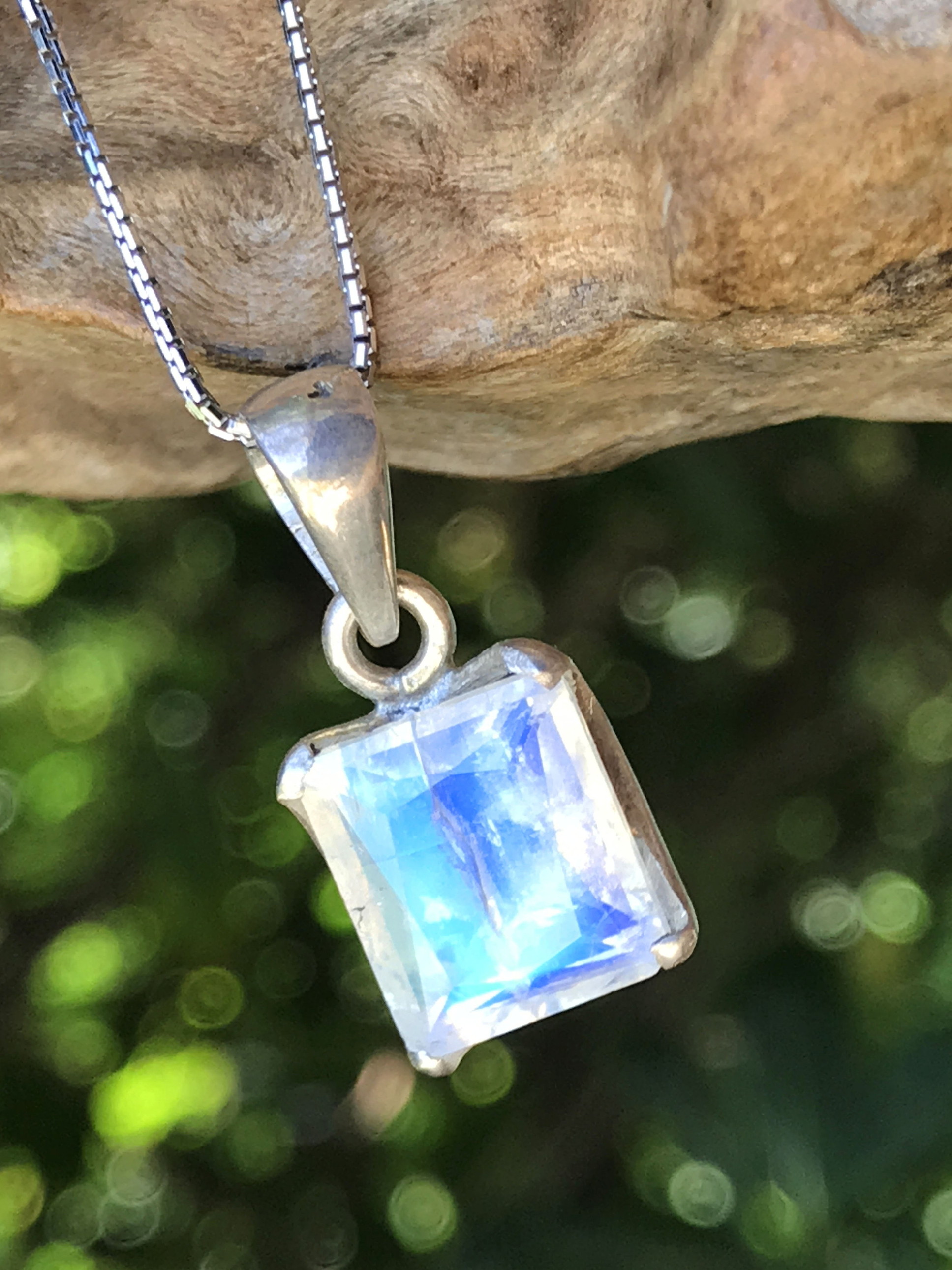 レインボームーンストーン・ペンダントトップ RMS006