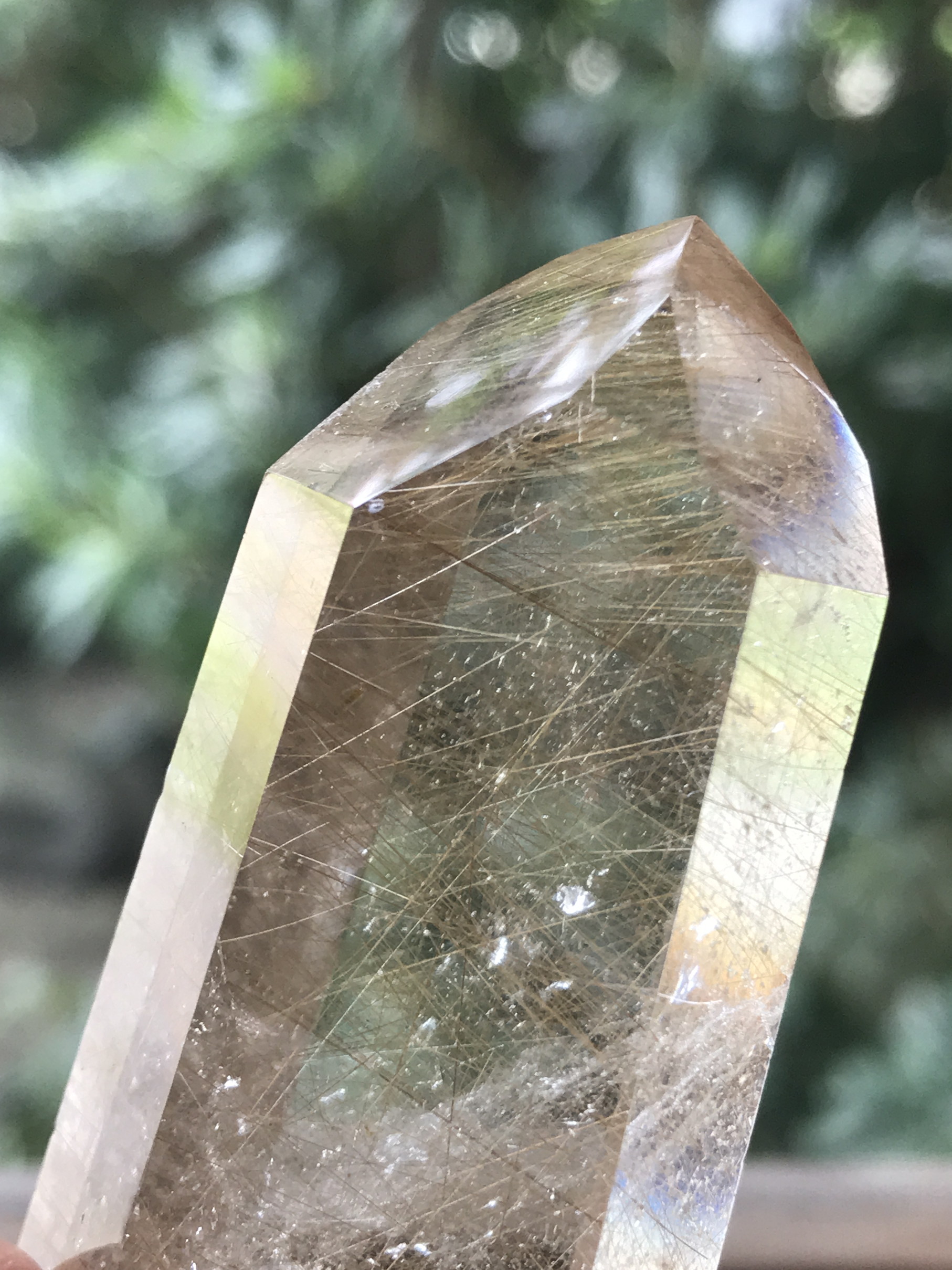 ブラジル産ルチルクォーツ・ポイント（ポリッシュ） RUT007