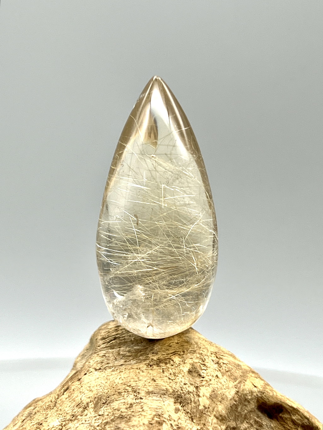 ブラジル産ルチルクォーツ・しずく RUT011