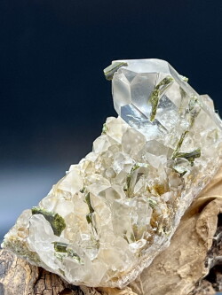 ブラジル産エピドートinクォーツ・クラスター EPD017