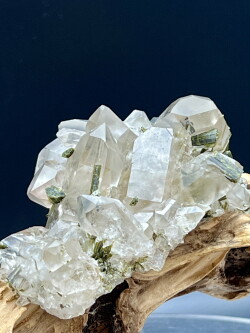 ブラジル産エピドートinクォーツ・クラスター EPD021