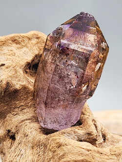 ジンバブエ産アメジストエレスチャル「ガブリエル・レイ」（ファントム） GAB041