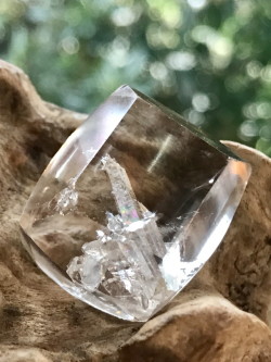 貫入水晶（マニフェステーション）・カボション MAN005