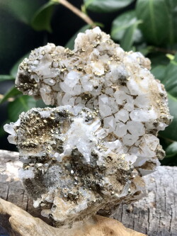 ペルー産水晶クラスター with パイライト・マンガンカルサイト MC02