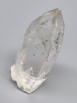 タンザニア・モンド産モンドクォーツ（キー・たくさんのレコードキーパー） MND203