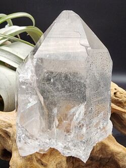 マニハール水晶（カテドラル・レインボウ・鋭錐石） MNH002