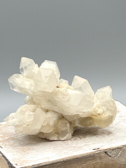 マダガスカル産パイナップル水晶クラスター（ファントム） PIN003