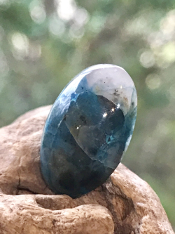 ナミビア産クォンタム・クワトロ・シリカ (Polished with Love)カボション QQS004