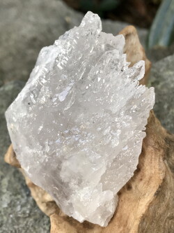 リシケシ水晶（Melu鉱山）グウィンデルアイスクリスタル・カーリー RIS003