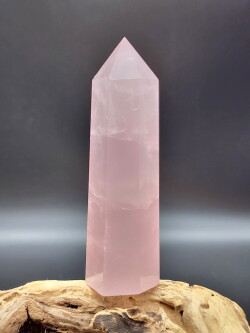 マダガスカル産ローズクォーツ・オベリスク ROS068
