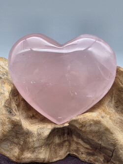マダガスカル産ローズクォーツAAA・ハート ROS071
