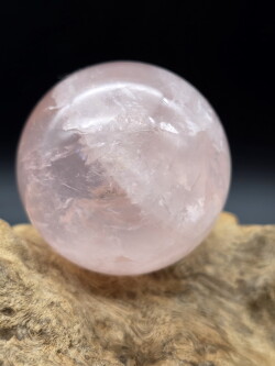 ブラジル産ローズクォーツ・スフィア ROS075