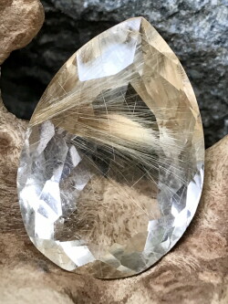 ルチルクォーツ・ファセット RUT009