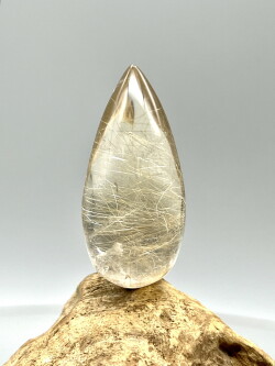 ブラジル産ルチルクォーツ・しずく RUT011