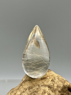 ブラジル産ルチルクォーツ・しずく RUT012