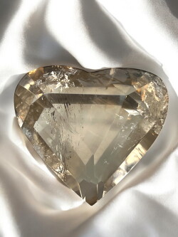 ブラジル産スモーキークォーツ・ハート SMQ038