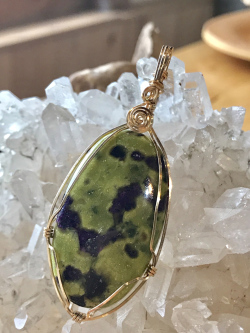 スティクタイト・サーペンティン・ペンダントトップ（グランドフォーメーション） STC021