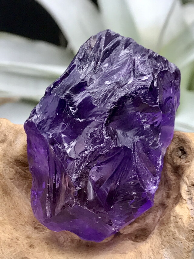 135g 極品 大き目 アメジスト ブラジル産原石 カットNAM06