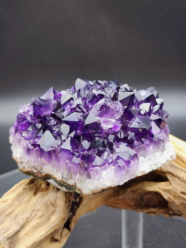 ウルグアイ産アメジストクラスター （高品質） AMG088