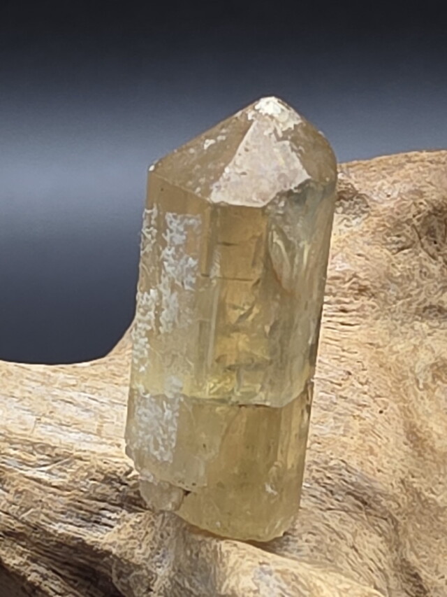 Melody's collection】メキシコ産イエローアパタイト原石 APT011