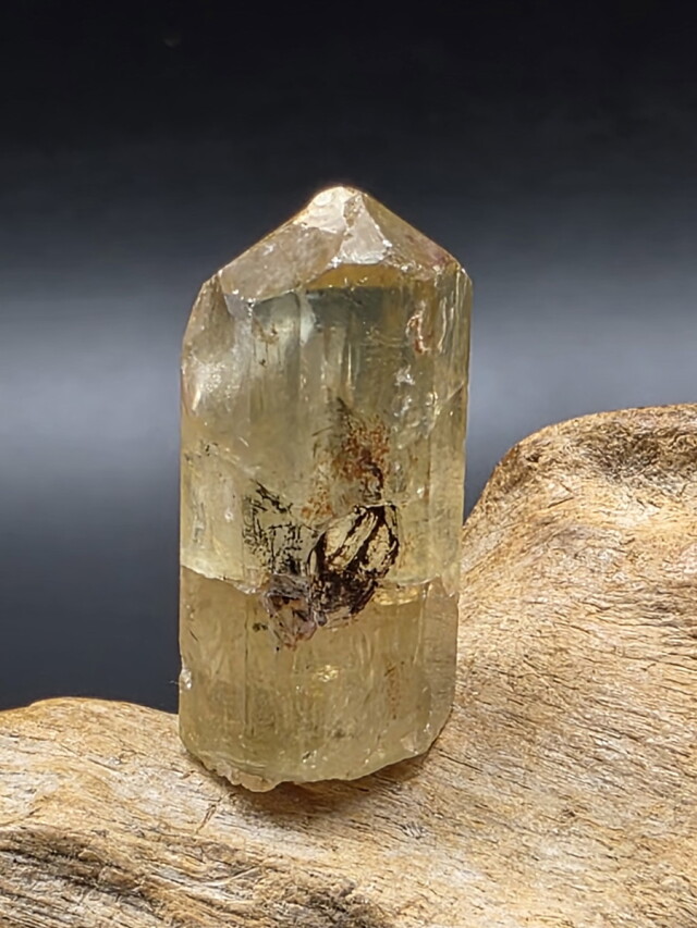 Melody's collection】メキシコ産イエローアパタイト原石 APT011