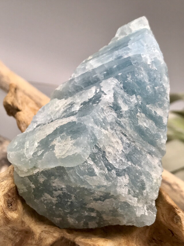 ブラジル産　アクアマリン　原石　452g ブラジル産]天然アクアマリン結晶/未加工原石（非加熱未着色