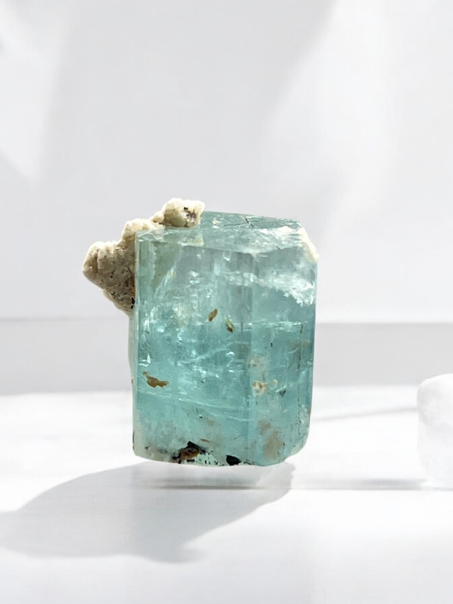 Melody's collection】ナミビア・エロンゴ産アクアマリン原石 AQA042