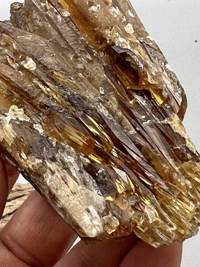 中国貴州省晴隆県産 燐光（りんこう）性カルサイト CAL001