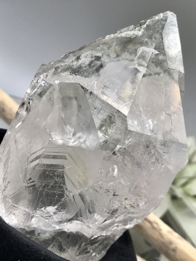 ヒマラヤ・クル渓谷産カテドラル水晶（クローライト・アナテース