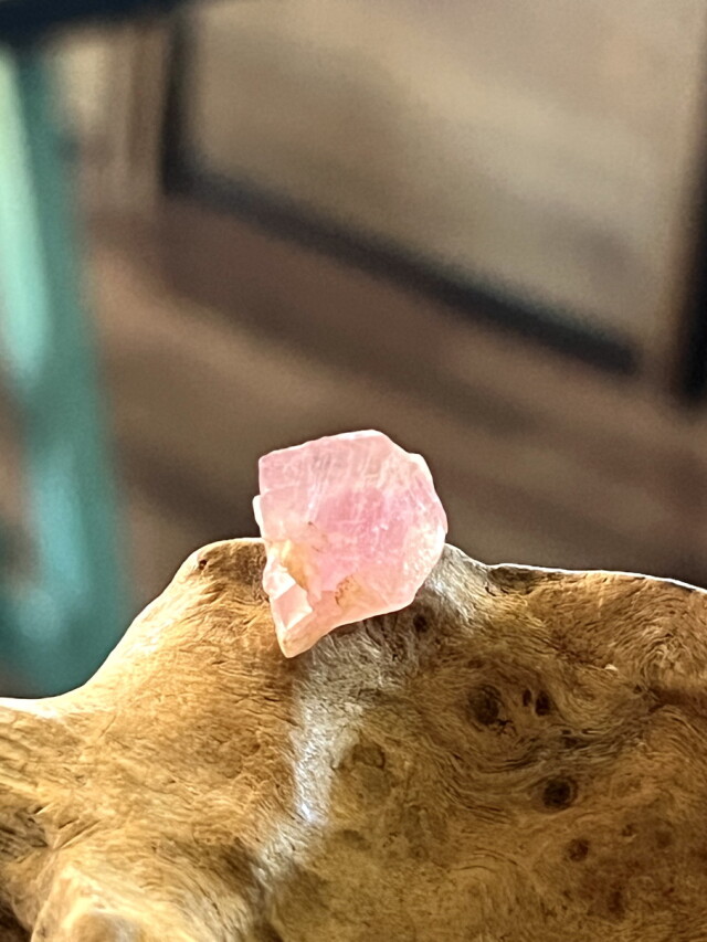 Melody's collection】メキシコ産ピンクフローライト原石 FLR140